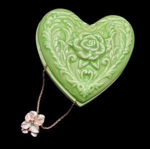 18 K Rose Gold Plated Floral Pendant  Fashion Necklace